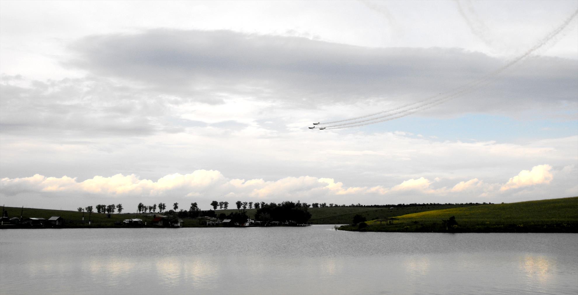 Greaca-9-11 mai Cupa Tarom-Iacarii acrobati - 5.JPG